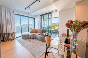 Beachfront Apartment w wrap around terrace, Blouberg, 04 Azul